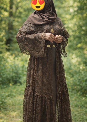 Dantel Detaylı Uzun Kahverengi Tesettür Elbise ikili takım  - Görsel 3