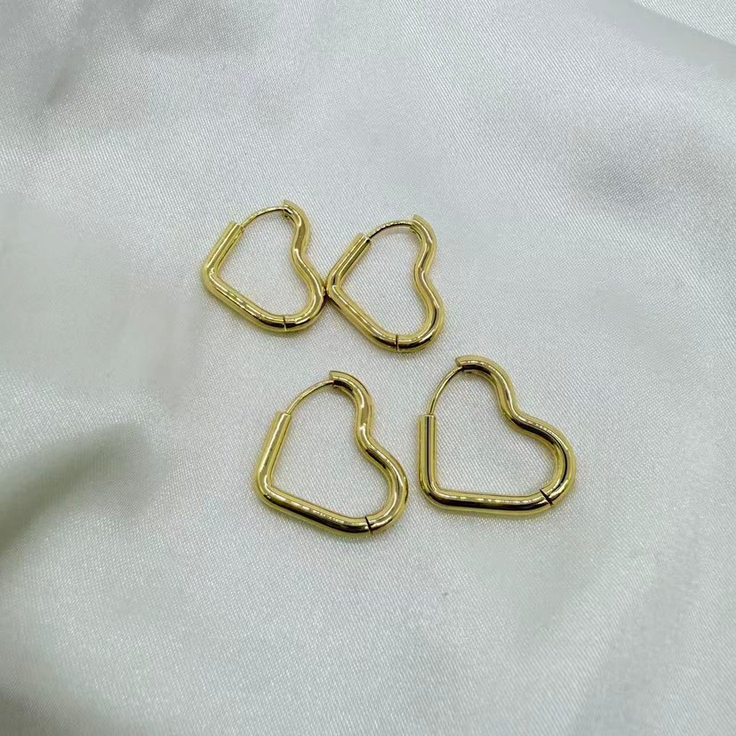 Minimalist Beyaz Mini Kalp Küpe Seti - Görsel 2