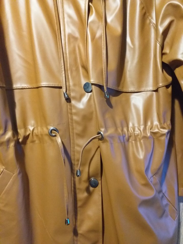 Kahverengi Uzun Deri Kadın Yağmurluk - Görsel 3