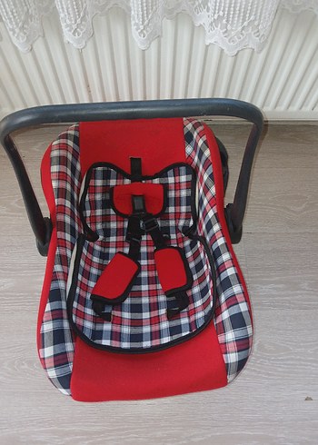 Kırmızı Ekose Desenli Bebek Oto Koltuğu - Görsel 2