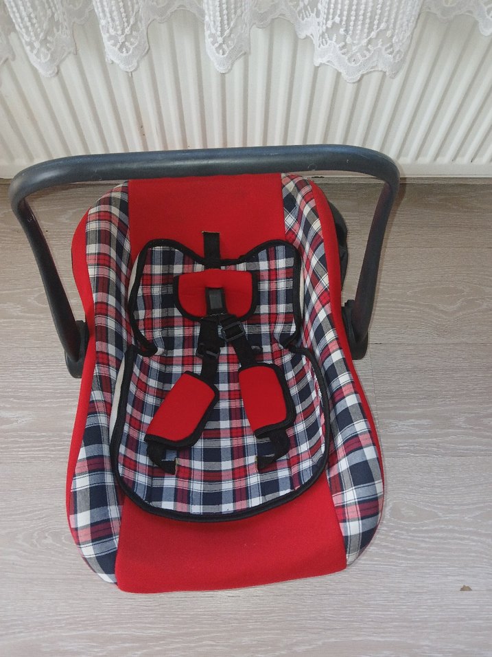 Kırmızı Ekose Desenli Bebek Oto Koltuğu - Görsel 2