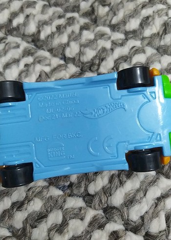 Sarı Yeşil Renkli Oyuncak Araba - Görsel 3