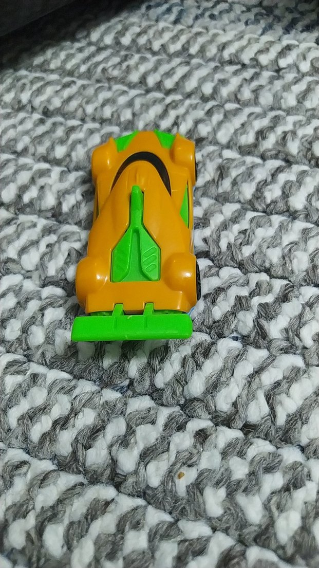 Sarı Yeşil Renkli Oyuncak Araba - Görsel 2