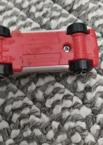 Beyaz ve Gri Oyuncak Araba - Görsel 3