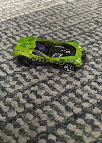 Yeşil Oyuncak Araba - Görsel 3