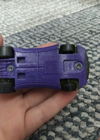 Yeşil Oyuncak Araba - Görsel 4