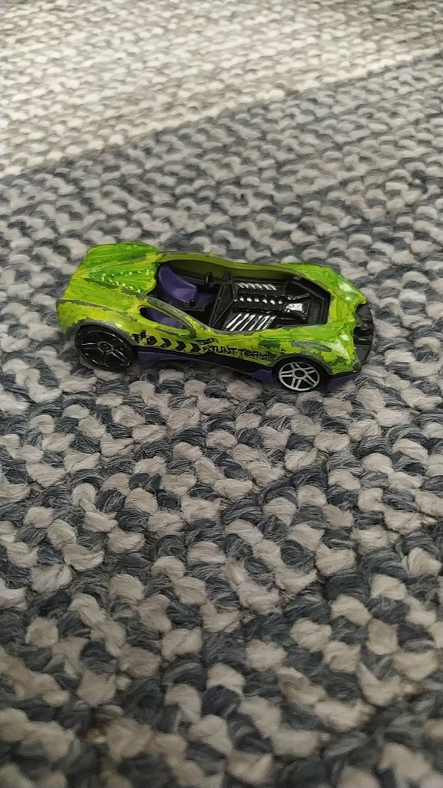 Yeşil Oyuncak Araba - Görsel 3