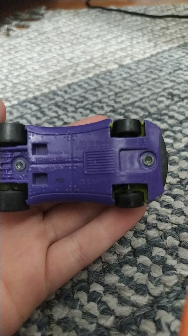 Yeşil Oyuncak Araba - Görsel 4