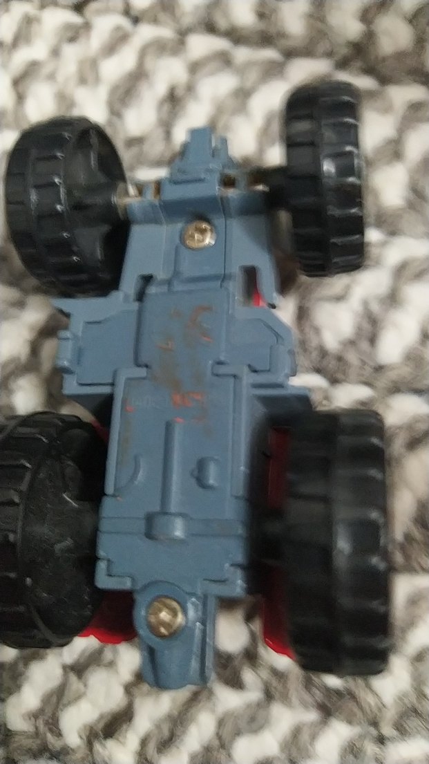 Kırmızı ve Gri Oyuncak Araba - Görsel 3