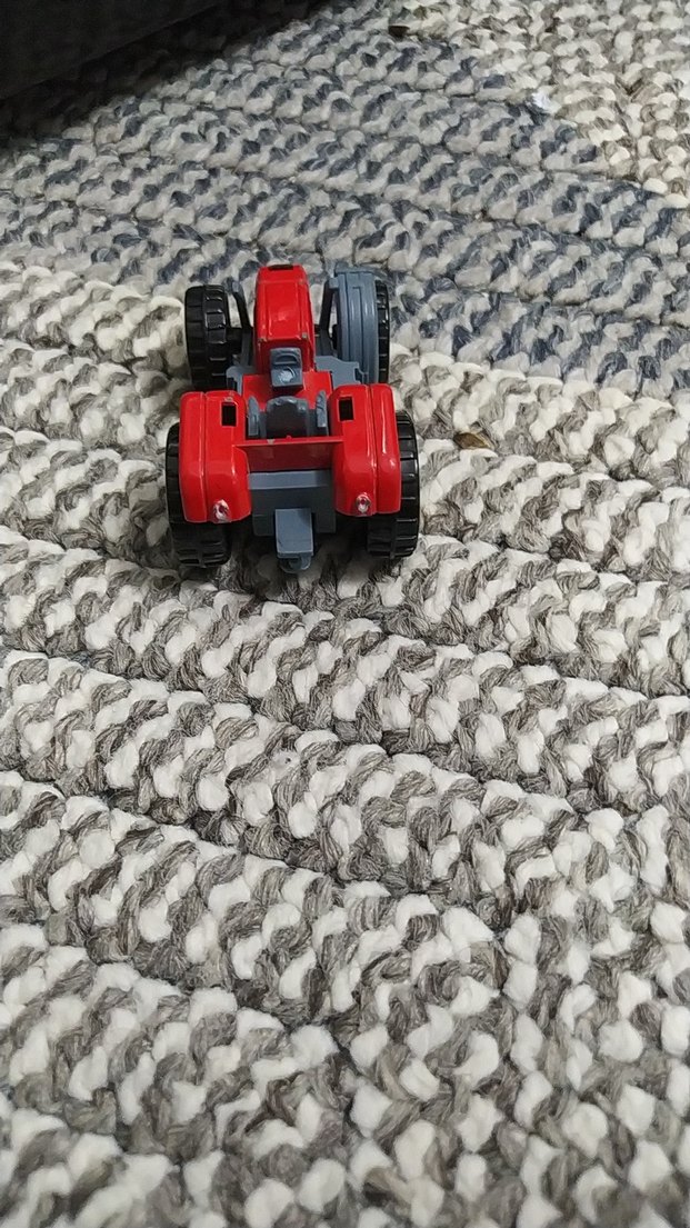 Kırmızı ve Gri Oyuncak Araba - Görsel 2