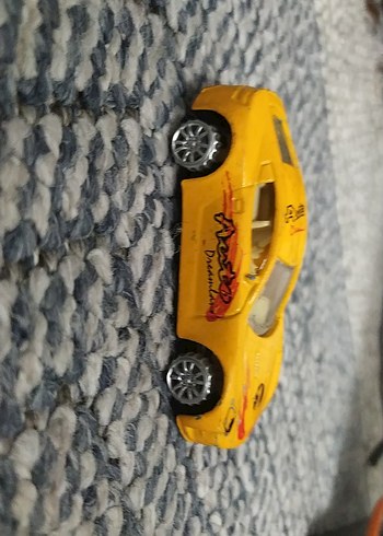 Sarı Oyuncak Araba - Görsel 3