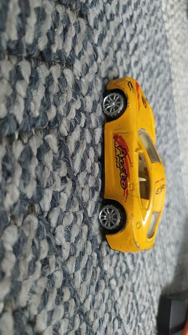Sarı Oyuncak Araba - Görsel 4