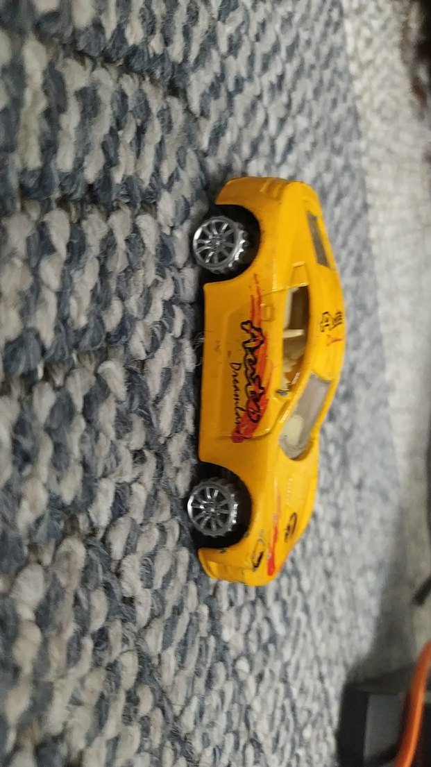 Sarı Oyuncak Araba - Görsel 3