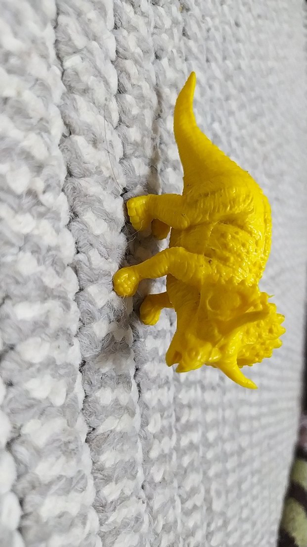 Sarı Triceratops Dinozor Figürü - Görsel 3