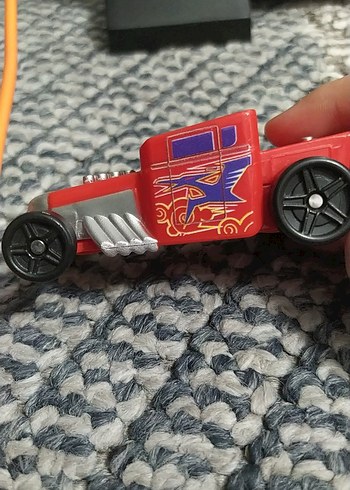 Kırmızı ve Gri Oyuncak Araba - Görsel 2
