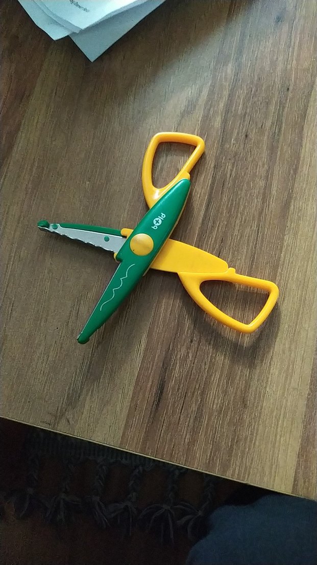 Renkli Dalgalı Kenar Makası - Görsel 2