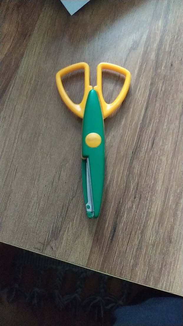 Renkli Dalgalı Kenar Makası - Görsel 3