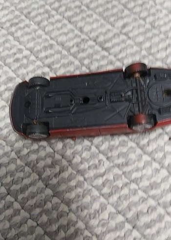 Parlak Kırmızı Oyuncak Araba - Görsel 4