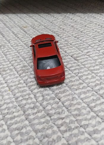 Parlak Kırmızı Oyuncak Araba - Görsel 2