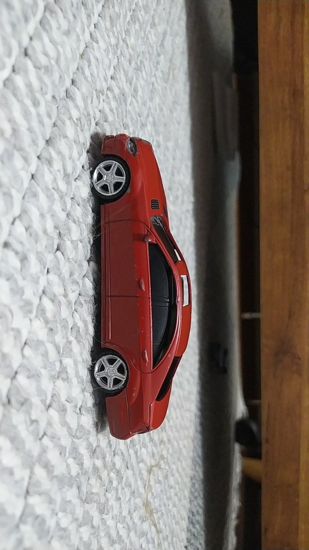 Parlak Kırmızı Oyuncak Araba - Görsel 3