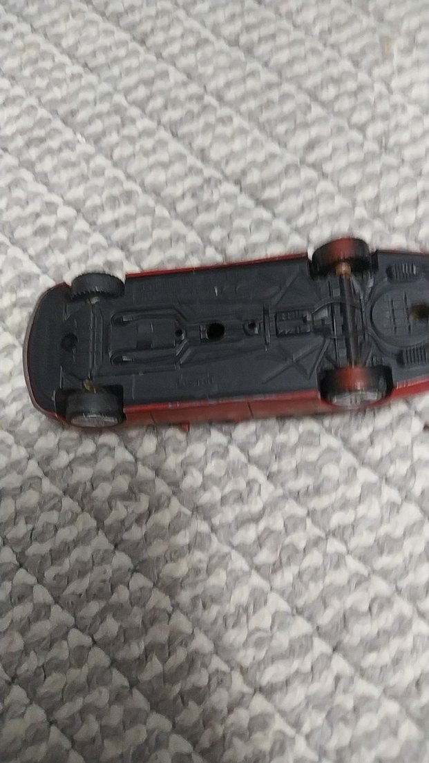 Parlak Kırmızı Oyuncak Araba - Görsel 4