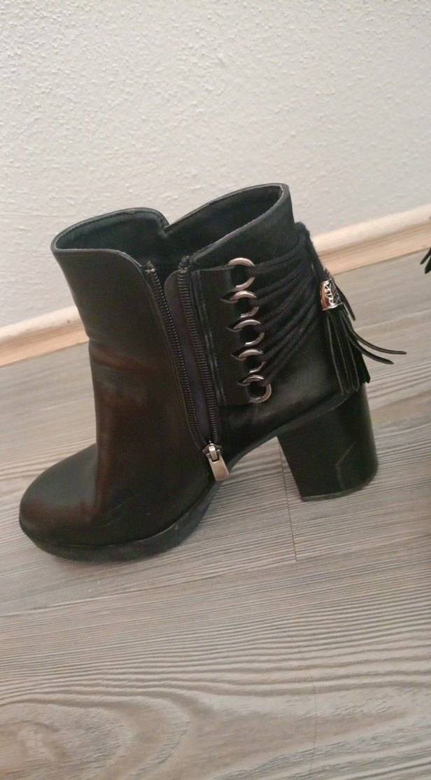 Siyah Deri Gotik Kadın Botu - Görsel 3