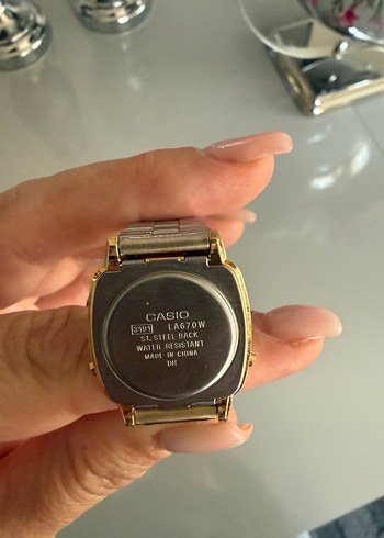 Kadın Parlak Altın Renkli Casio Dijital Saat - Görsel 5