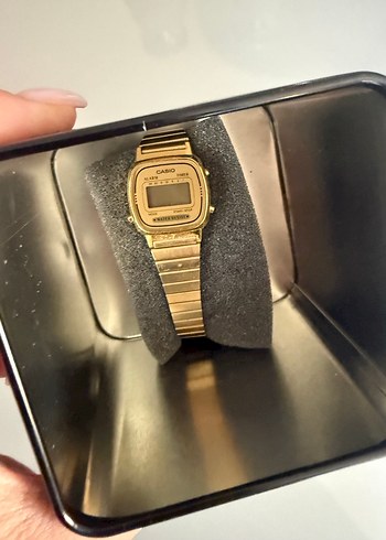 Kadın Parlak Altın Renkli Casio Dijital Saat - Görsel 6