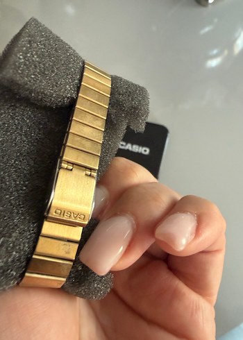 Kadın Parlak Altın Renkli Casio Dijital Saat - Görsel 3