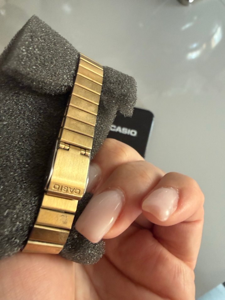 Kadın Parlak Altın Renkli Casio Dijital Saat - Görsel 3