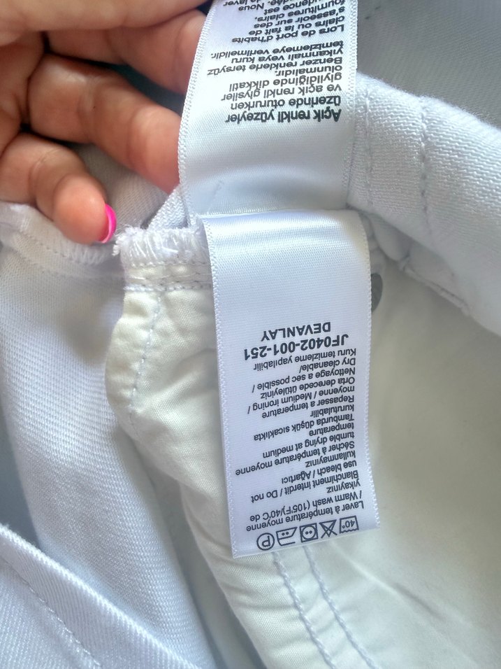 Minimal Beyaz Mini Etek  Şıklık ve Rahatlık Bir Arada — görsel 7/10