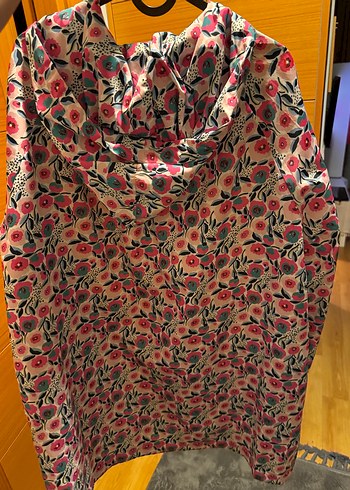 Çiçek Desenli Kapüşonlu Kız Yağmurluk - Görsel 5