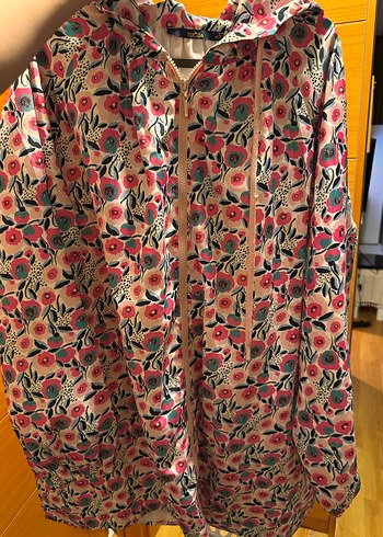 Çiçek Desenli Kapüşonlu Kız Yağmurluk - Görsel 4