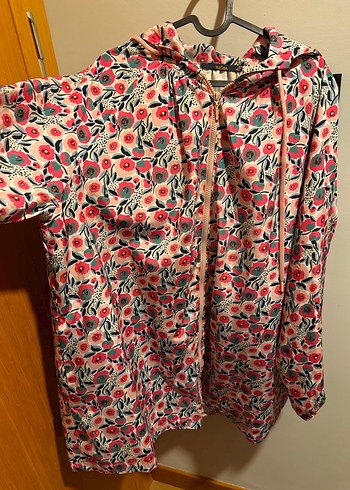 Çiçek Desenli Kapüşonlu Kız Yağmurluk - Görsel 2