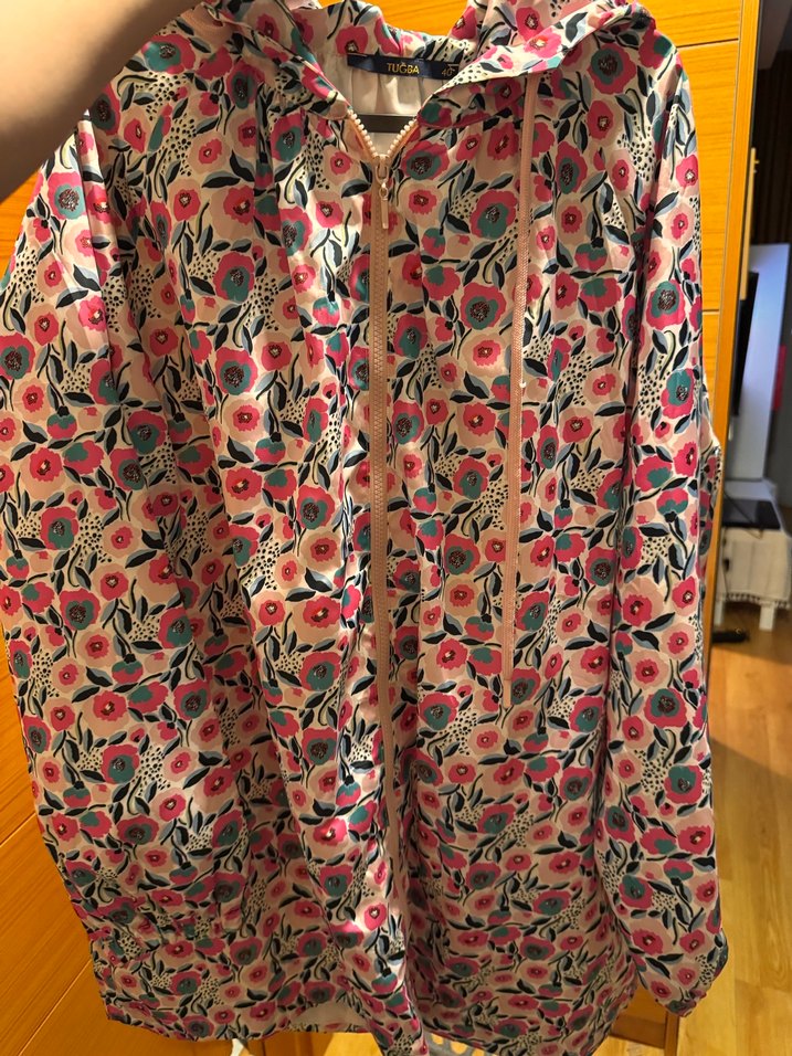 Çiçek Desenli Kapüşonlu Kız Yağmurluk - Görsel 4