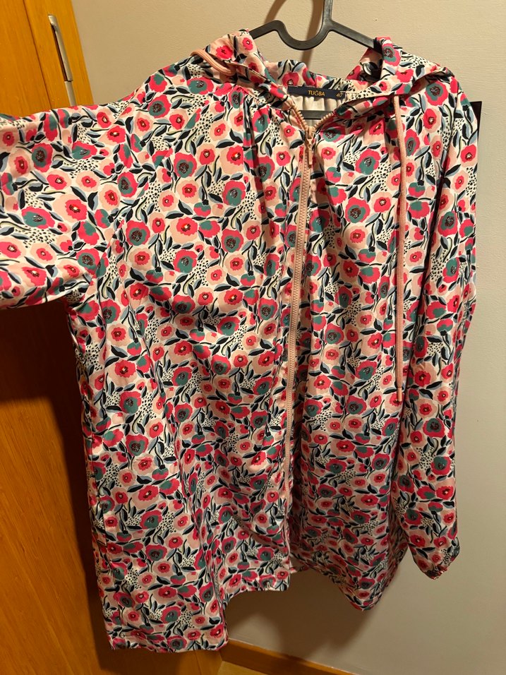 Çiçek Desenli Kapüşonlu Kız Yağmurluk - Görsel 2