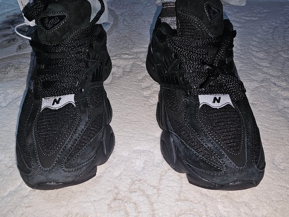 New Balance 9060 Triple Black Kadın Spor Ayakkabı - Görsel 4