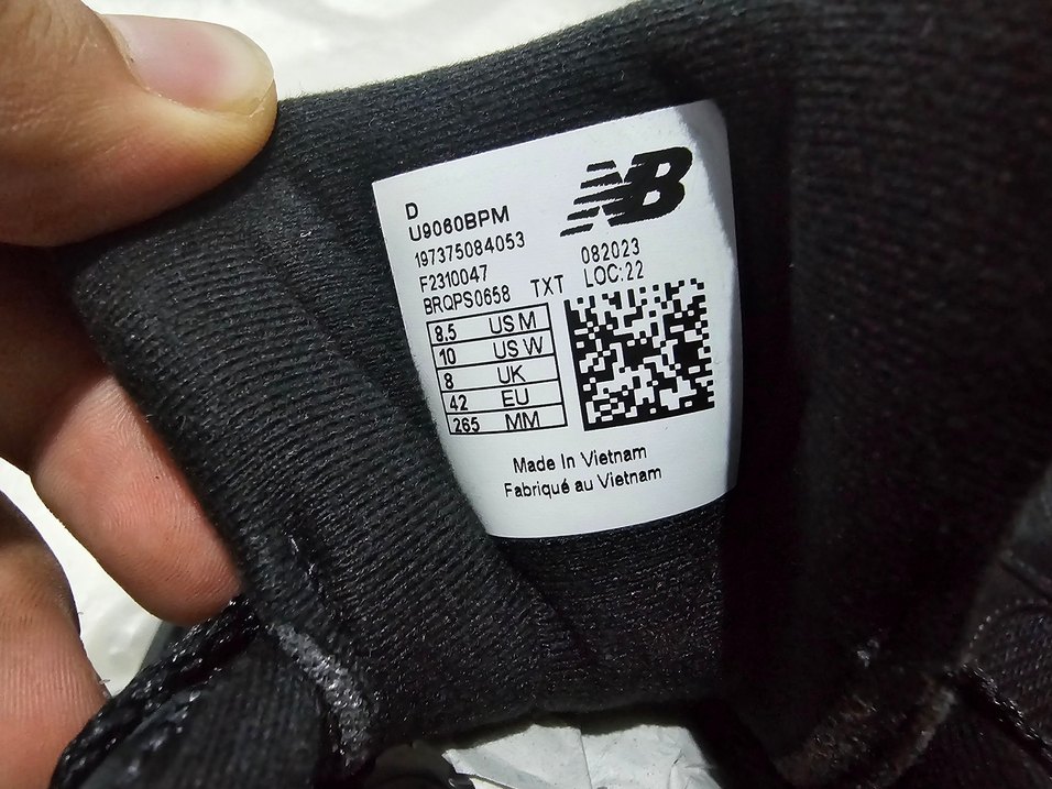 New Balance 9060 Triple Black Kadın Spor Ayakkabı - Görsel 2