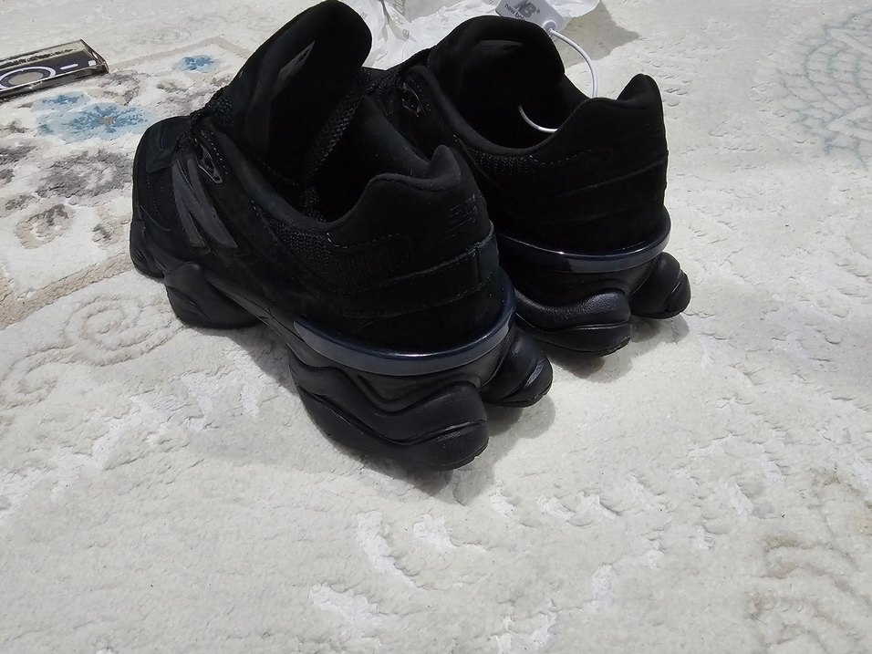 New Balance 9060 Triple Black Kadın Spor Ayakkabı - Görsel 4