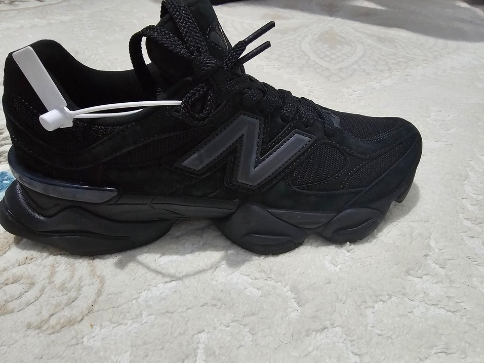 New Balance 9060 Triple Black Kadın Spor Ayakkabı - Görsel 2