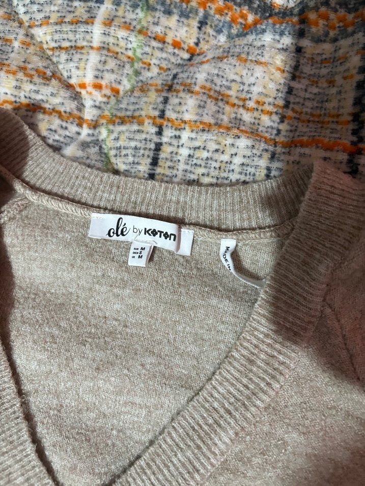 Bej V Yaka Kadın Triko Kazak - Görsel 2