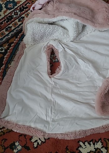 Kız Çocuk Kapüşonlu Pembe Kürk Detaylı Yelek - Görsel 4