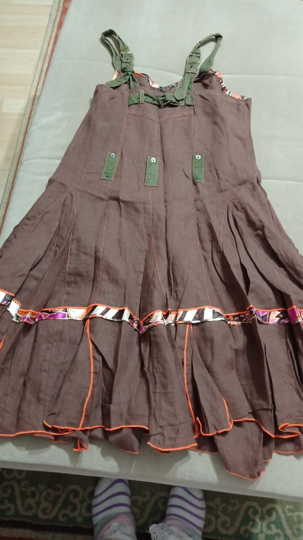 Kızlar için kahverengi nakışlı askılı keten elbise - Görsel 3