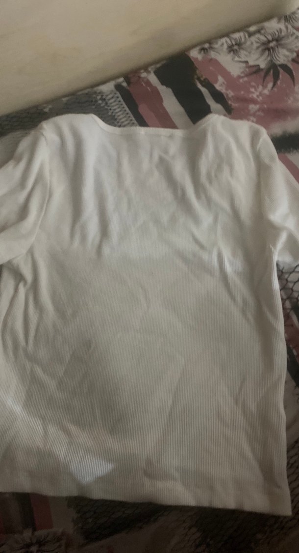 Beyaz V Yakalı Kısa Kollu Kadın Tişört - Görsel 4