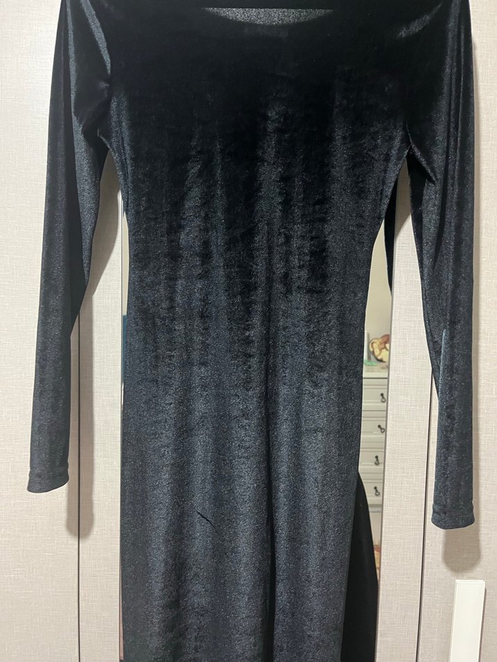 Drapeli Siyah Uzun V Yaka Gotik Abiye - Görsel 3