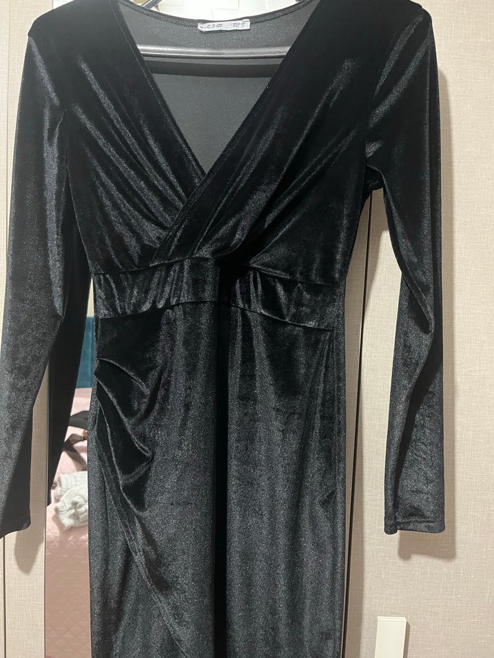 Drapeli Siyah Uzun V Yaka Gotik Abiye - Görsel 2