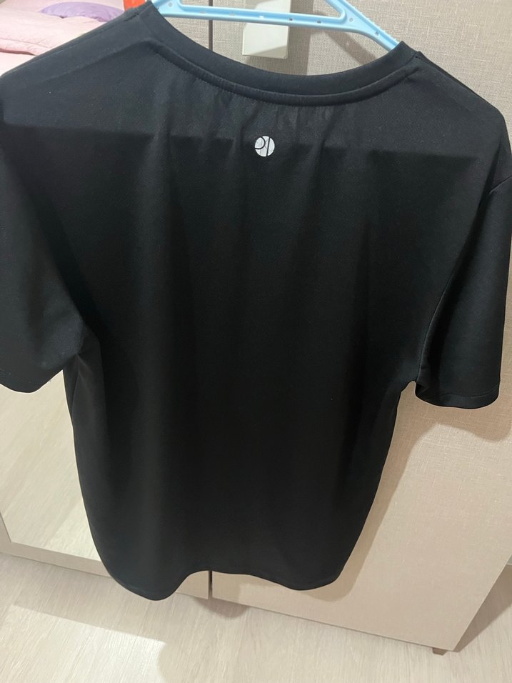 Siyah Baskılı Tişört - Görsel 2