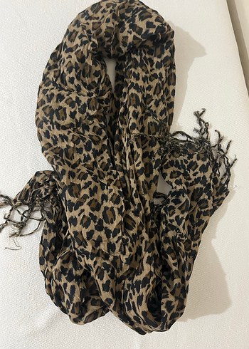 Kahverengi Leopar Desenli Kadın Şal - Görsel 3