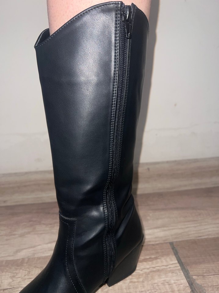 Siyah Dantel Detaylı Diz Boyu Deri Çizme - Görsel 4