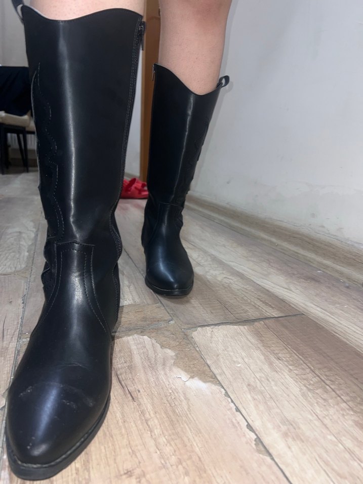 Siyah Dantel Detaylı Diz Boyu Deri Çizme - Görsel 5